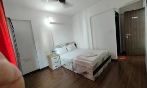 Postel nebo postele na pokoji v ubytování FabHotel Ekab Hospitality