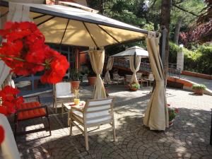 Vonkajšia záhrada v ubytovaní Hotel Arimannia