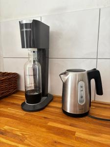 Kemudahan buat kopi dan teh di Independent apartment in Borås