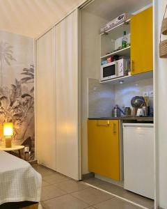 Kuchyň nebo kuchyňský kout v ubytování Le Corail - plages - parking - clim - wifi