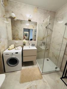 Ένα μπάνιο στο Lotus apartament Glam 2 pokoje garaż +18 φωτογραφίες