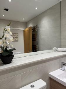 Koupelna v ubytování Newly renovated 1BD City centre escape