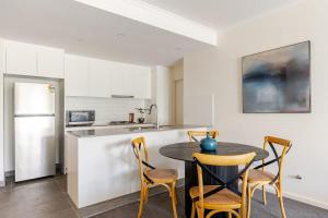 O bucătărie sau chicinetă la Brand new 2 bedroom 2 ensuite