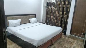 Ένα ή περισσότερα κρεβάτια σε δωμάτιο στο SKY Inn by Twamev