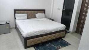 Ένα ή περισσότερα κρεβάτια σε δωμάτιο στο SKY Inn by Twamev