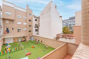 Ο χώρος παιχνιδιού για παιδιά στο Encantador apartamento en la playa