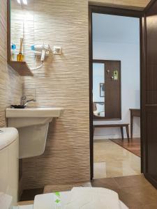 a bathroom with a sink and a mirror at Pensiune și Restaurant Silvania in Poiana Măgura