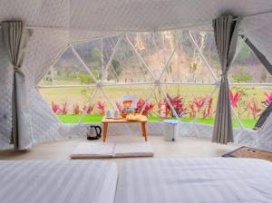 Postel nebo postele na pokoji v ubytování PriorBay Resort - Khu du lịch sinh thái Ngòi Hoa