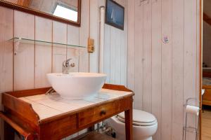 a bathroom with a sink and a toilet at Le Jardin De Glenmor Belle-île in Séné
