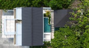 Bygningen som villaen ligger i + 43 billeder