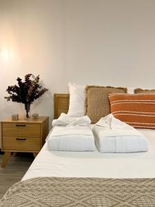Ένα ή περισσότερα κρεβάτια σε δωμάτιο στο Calma Loft Monteverde Rainforest - Epic Views - Santa Elena