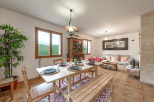 Posezení v ubytování Maison Horizon - Charmante propriété familiale avec jardins & jeux