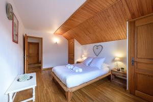 Postel nebo postele na pokoji v ubytování Maison Horizon - Charmante propriété familiale avec jardins & jeux