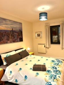 Ένα ή περισσότερα κρεβάτια σε δωμάτιο στο CityView Luxury Suite- Free Parking- Sleeps 4-Free WiFi