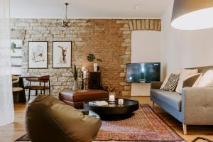 Μια τηλεόραση ή/και κέντρο ψυχαγωγίας στο Agata Studio