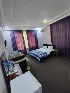 Postel nebo postele na pokoji v ubytování EKN Guest House&Hotel Baku