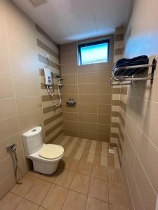 Kupatilo u objektu Taman Vista Kirana Tranquil Hideaway! +21 fotografija