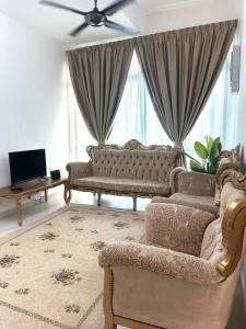 Prostor za sedenje u objektu Taman Vista Kirana Tranquil Hideaway!