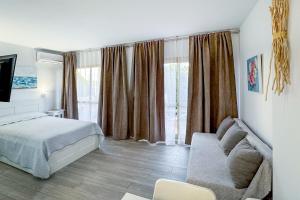 En eller flere senge i et værelse på Romana Playa Marbella