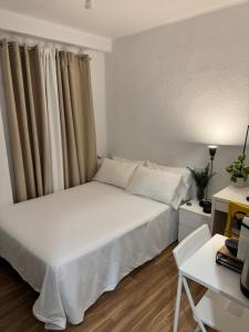 Postel nebo postele na pokoji v ubytování Habitacion sencilla en piso hogareño