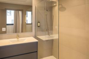 Bilik mandi di Housing Maritim by SharingCo