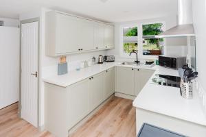 Η κουζίνα ή μικρή κουζίνα στο Harrapool Hideout Skye