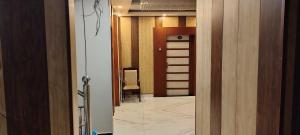 a hallway with a door leading into a room at Hotel O HOTE V-SQUARE in Bijnaur