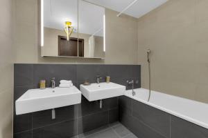 Koupelna v ubytování Skypark's Luxury Suite I with Prime View