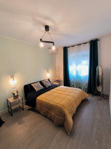 a bedroom with a large bed and a large window at Il Giardino di Eva - a soli 280m dal treno ferroviario in Casalnuovo di Napoli