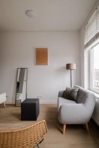 a living room with a couch and a table at Cosy City Apartment in Rotterdam West in Rotterdam