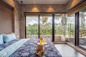 Postel nebo postele na pokoji v ubytování Glass house + 34 fotografií