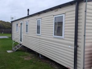 Budova, kde se kemp nachází