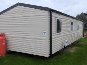 Budova, kde se kemp nachází