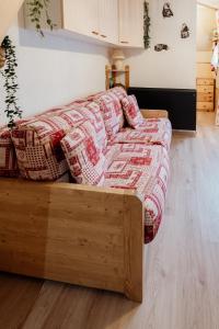 a bed and a couch in a room at Le Nid des Pistes - Métabief Centre in Métabief