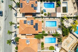 Bazén v ubytování 4 Bedroom Villa With Private Pool nebo v jeho okolí