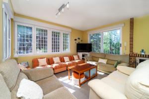 Et tv og/eller underholdning på Villa Zenia Beach