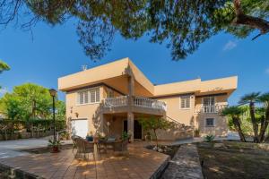 Bygningen som villaen ligger i