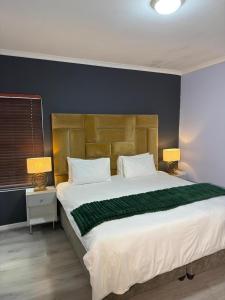 Ένα ή περισσότερα κρεβάτια σε δωμάτιο στο Blue Lily Haven Cape Town Self Catering Home