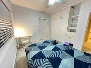 Postel nebo postele na pokoji v ubytování Twin Room close to Train Station - PH1