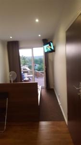Televízia a/alebo spoločenská miestnosť v ubytovaní Spa Apartamenty Lidzbark
