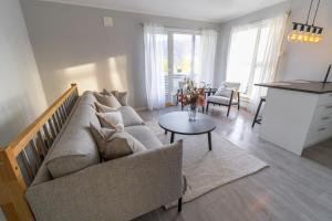 Χώρος καθιστικού στο Sentral leilighet med fantastisk utsikt +11 φωτογραφίες