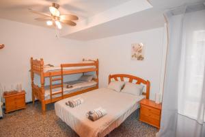 Postel nebo postele na pokoji v ubytování Piso cerca del castillo