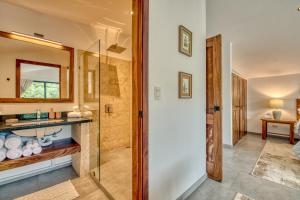 Gallery image of Blue Jungle Lodge in Arenal