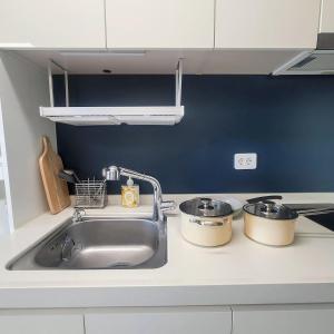 Dapur atau dapur kecil di Newly Built APT #Subway#Hyundai Outlet#Triple St #Free Parking#