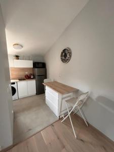 Dapur atau dapur kecil di Appartement F1 Hyper Centre +5 gambar