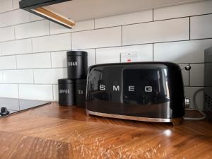 a toaster sitting on top of a kitchen counter at Modern 1 & 2 Bedroom Apartments near Queens University Belfast by MonoStays in Belfast