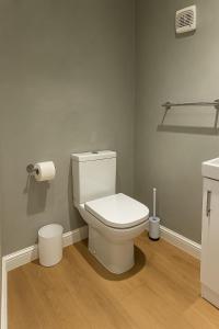 a bathroom with a toilet and a roll of toilet paper at Rentals Leicester 8 - Free St Parking in Leicester