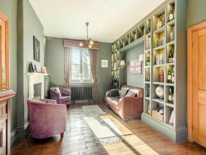 a living room with two chairs and a couch at Barleycombe in Loxton