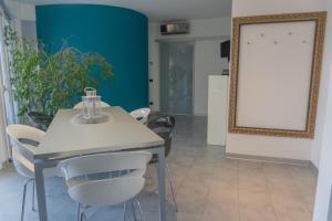 a dining room with a table and chairs and a mirror at Domò in Domodossola