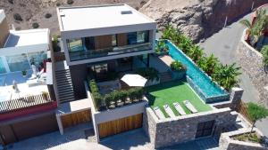 an aerial view of a house with a swimming pool at La Atalaya del Salobre Golf in San Bartolomé